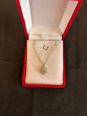 Silver 925 necklace with white stones like new
