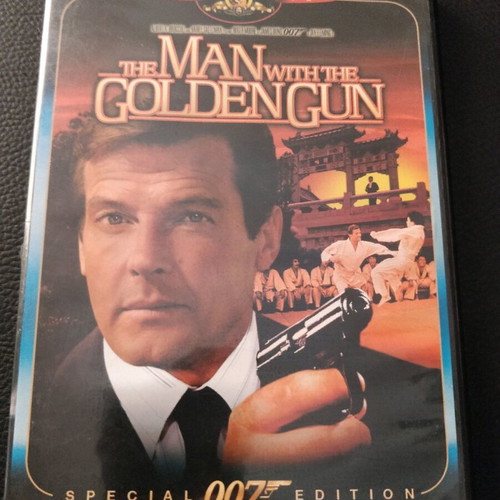 DVD The Man With The Gold Gun like new