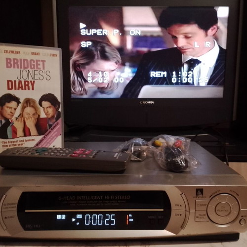 Sharp VC-FH3 VCR like new with original remote and bonus tape