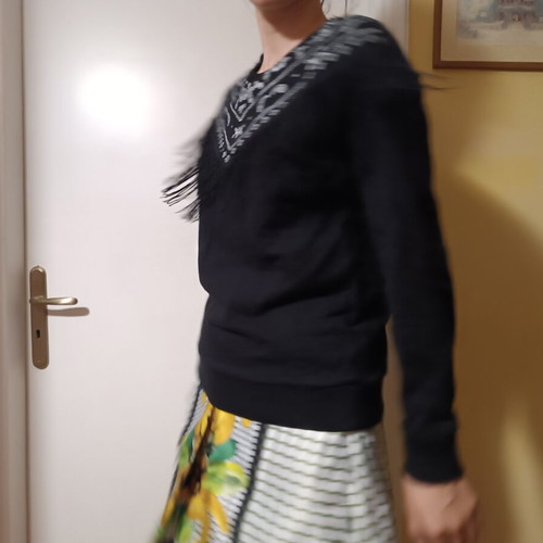 Mango sweatshirt with white floral print and fringes, like new, size M