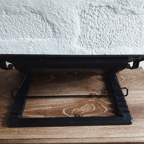 Laptop stand with large cooling fan, USB connection, like new