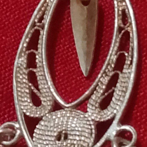 Silver filigree dangling earrings like new
