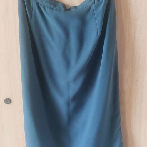 Vintage women's suit in green veraman color like new with embroidery