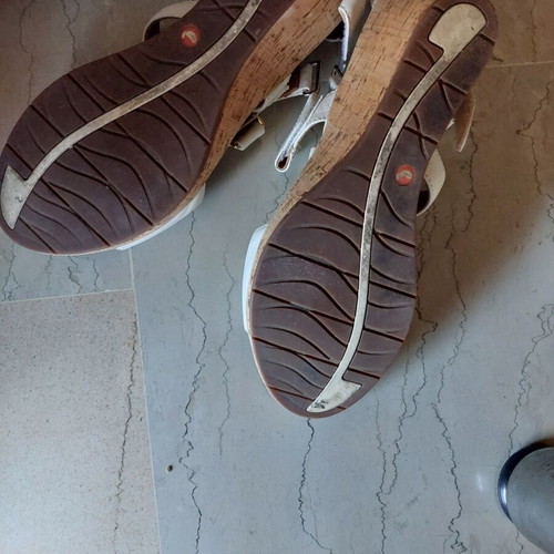 White leather women's sandals like new, size 40, platform style