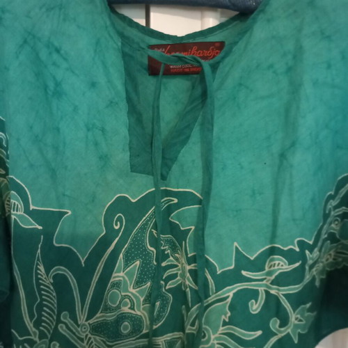 Batik top emerald used