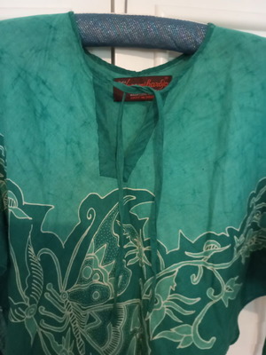 Batik top emerald used