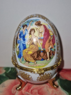 Limoge Porcelain decorative egg like new