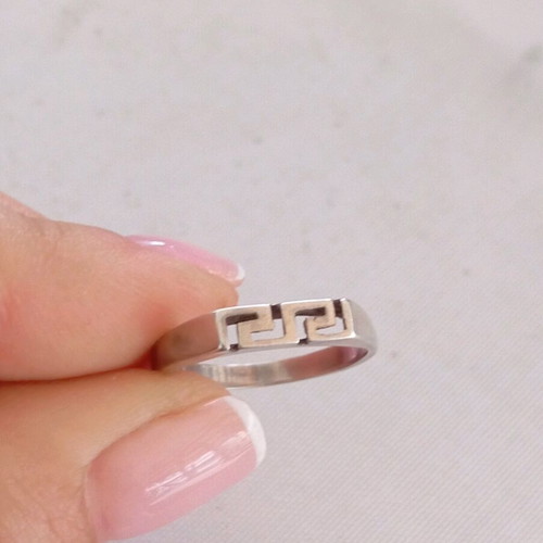 Silver 925 vintage ring in meander shape like new