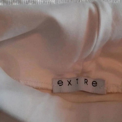 White Y2K Extre Sleeveless Top like new with rhinestones