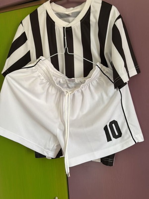 Football set for boy like new, size 6-7 years