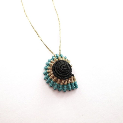 Women’s handmade nautilus shell necklace new, black and gold