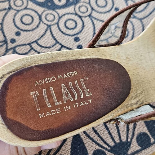 Alviero Martini 1a Classe sandals size 38, used, beige, wood and leather