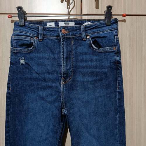 Bershka High-Waisted Flared Jeans Like New, Size S, Blue