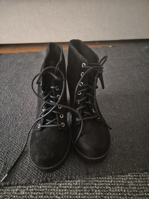H&M Black Lace-Up Ankle Boots like new, sizes 37-37.5