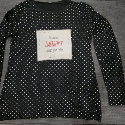 T shirt long sleeve like new, size M, black and white