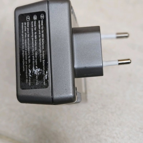 Varta rechargeable battery charger like new for AA, AAA, 9V