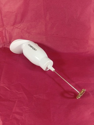 Electric Mixer like new with 4 AAA batteries included
