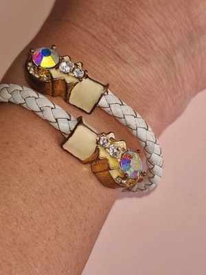 Bracelet made of white leather with gold clasps used