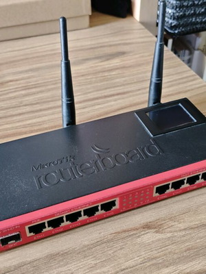 Mikrotik Router RB2011UiAS-2HnD-IN μεταχειρισμένο με 5 Fast Ethernet και 5 Gigabit
