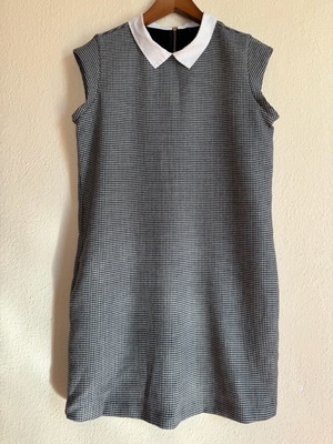 Zara warm short-sleeve dress used, medium size, black with white collar