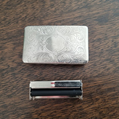 Vintage metal tobacco case and cigarette rolling machine like new