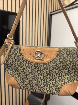 DKNY vintage Y2K baguette bag like new with silver hardware