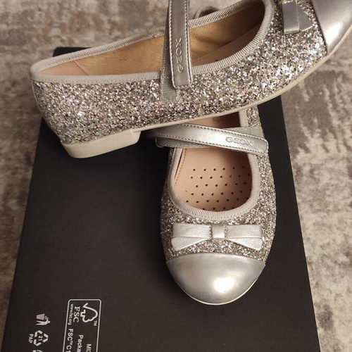 Geox children's ballerinas anatomical with scratches size 32 like new, silver