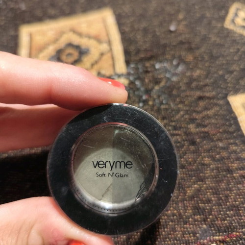Eyeshadow used in good condition