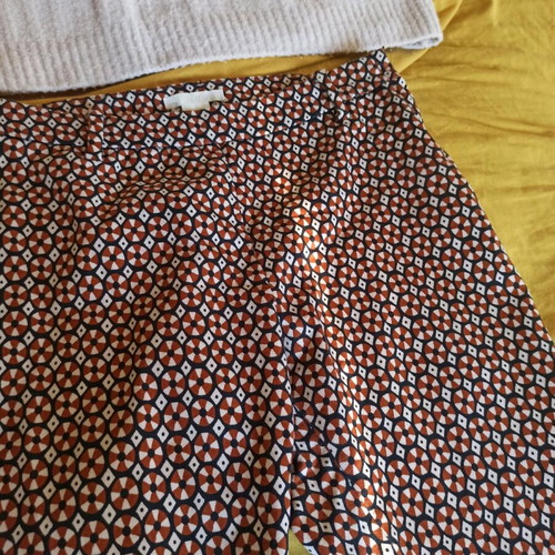 H&M fitted fabric pants like new, small, red with geometric patterns
