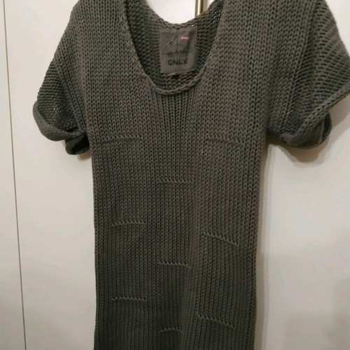 Sleeveless blouse used, size M