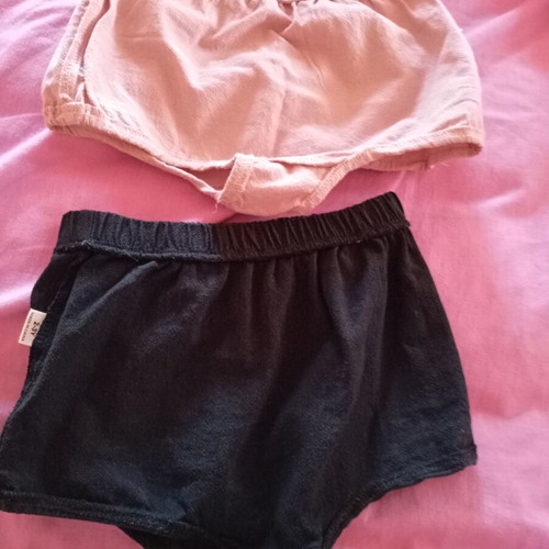 Girls' shorts pack of 2 like new, black and pink, ages 2-3