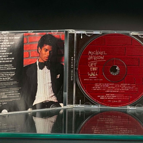 Michael Jackson Off The Wall special edition CD like new
