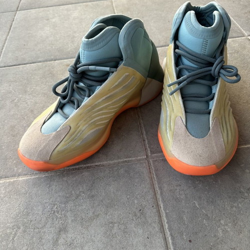 Adidas Yeezy QNTM hi-res coral sneakers used size 44
