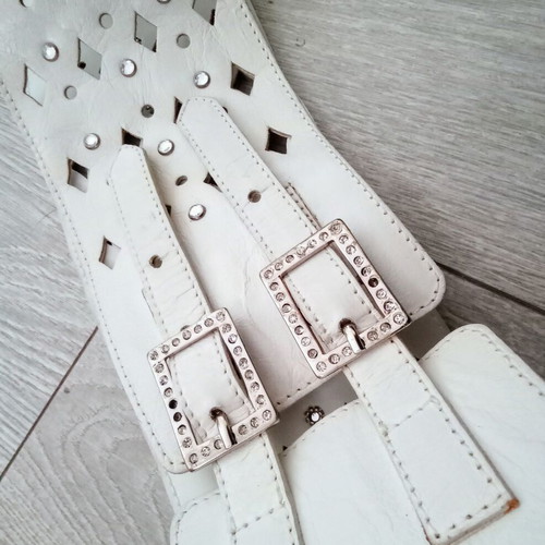 Wide belt used white with rhinestones and diamond pattern