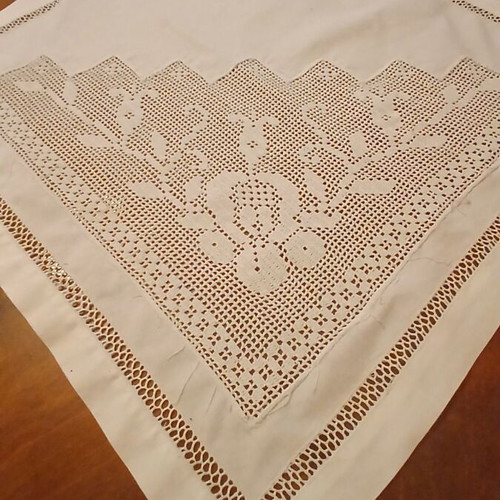 Handmade white table runner like new with floral cutwork embroidery 50x50 cm