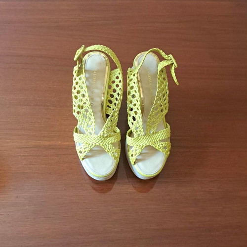 Paloma Barceló leather platform sandals lime size 37 like new