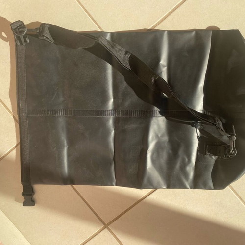Waterproof protective crossbody bag 20L new, black