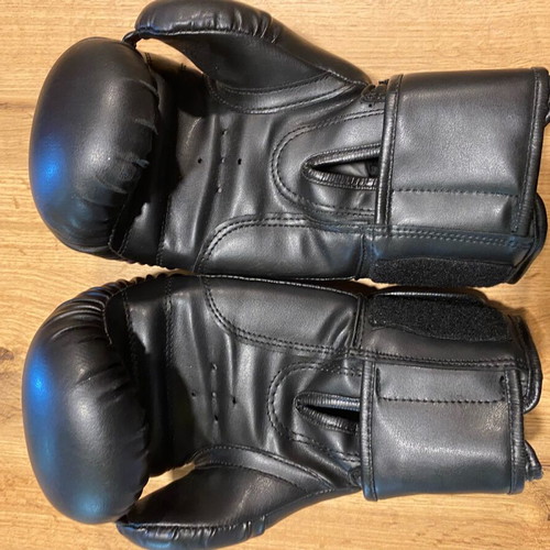 Boxing gloves size 8 like new