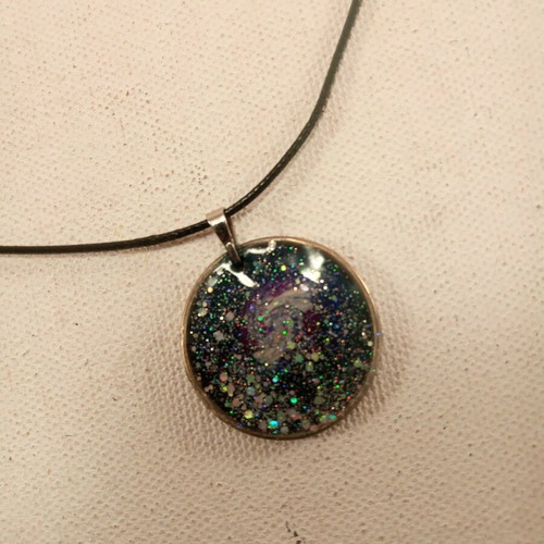 Pendant with handmade blue liquid glass like new, 2.8cm