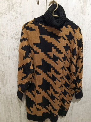 Turtleneck sweater dress like new, one size, black and brown