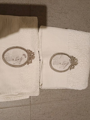 Borea face and hand towel set like new, beige vintage design