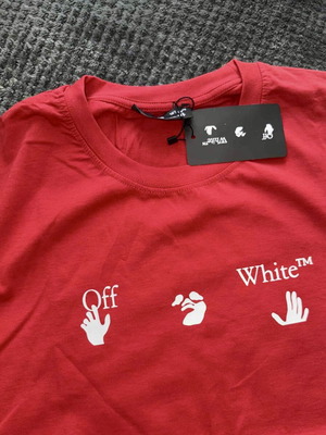 Off White T-shirt large new, red