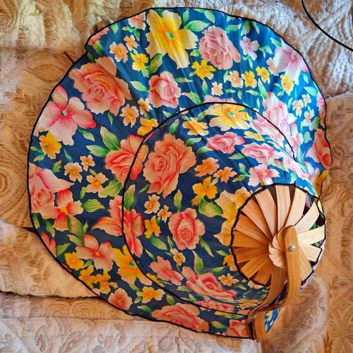 Retro Foldable Hat-Fan 2 in 1 like new, colorful, bamboo ribs