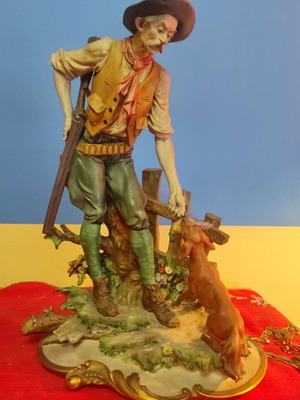 Capodimonte porcelain statue hunting scene by Benacchio, new