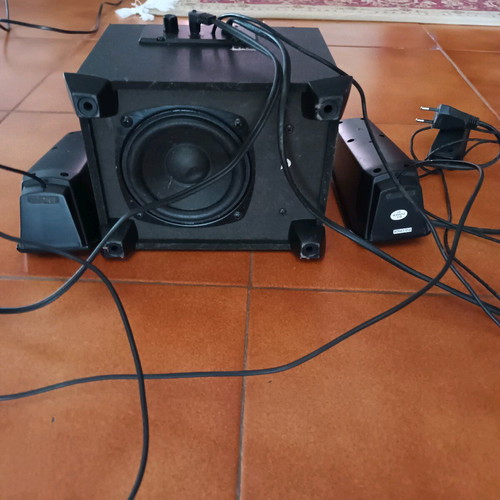 Labtec 2.1 speakers like new, surround