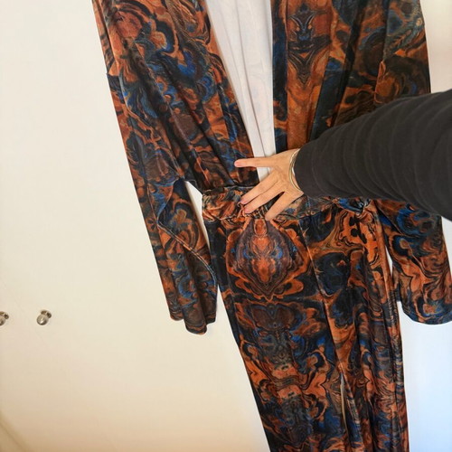 Velvet set like new with one size kimono and small pants