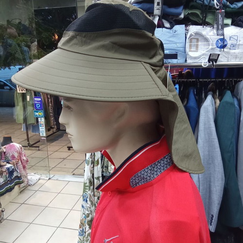 Round sun hat new, green with neck cover and tightening cord