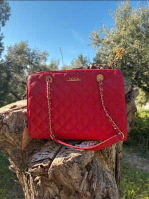 Doca shoulder bag red, like new, quilted