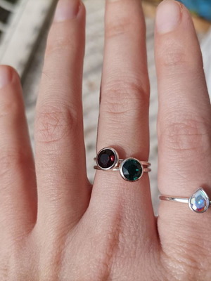Silver rings S925 Swarovski like new with red and green crystals