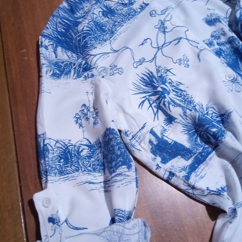 Bianco Lucci women's shirt new, small, vintage shades